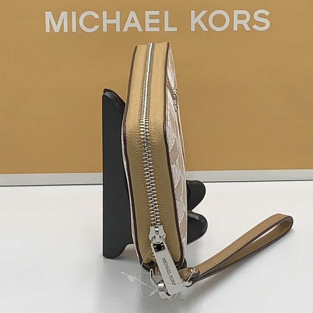 MICHAEL KORS LARGE TRAVEL CONTINENTAL WRISTLET WALLET CAMEL MULTI NWT